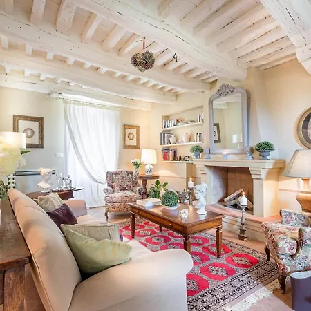Principessa Elisa, Amazing Views, & Private Pool Capannori